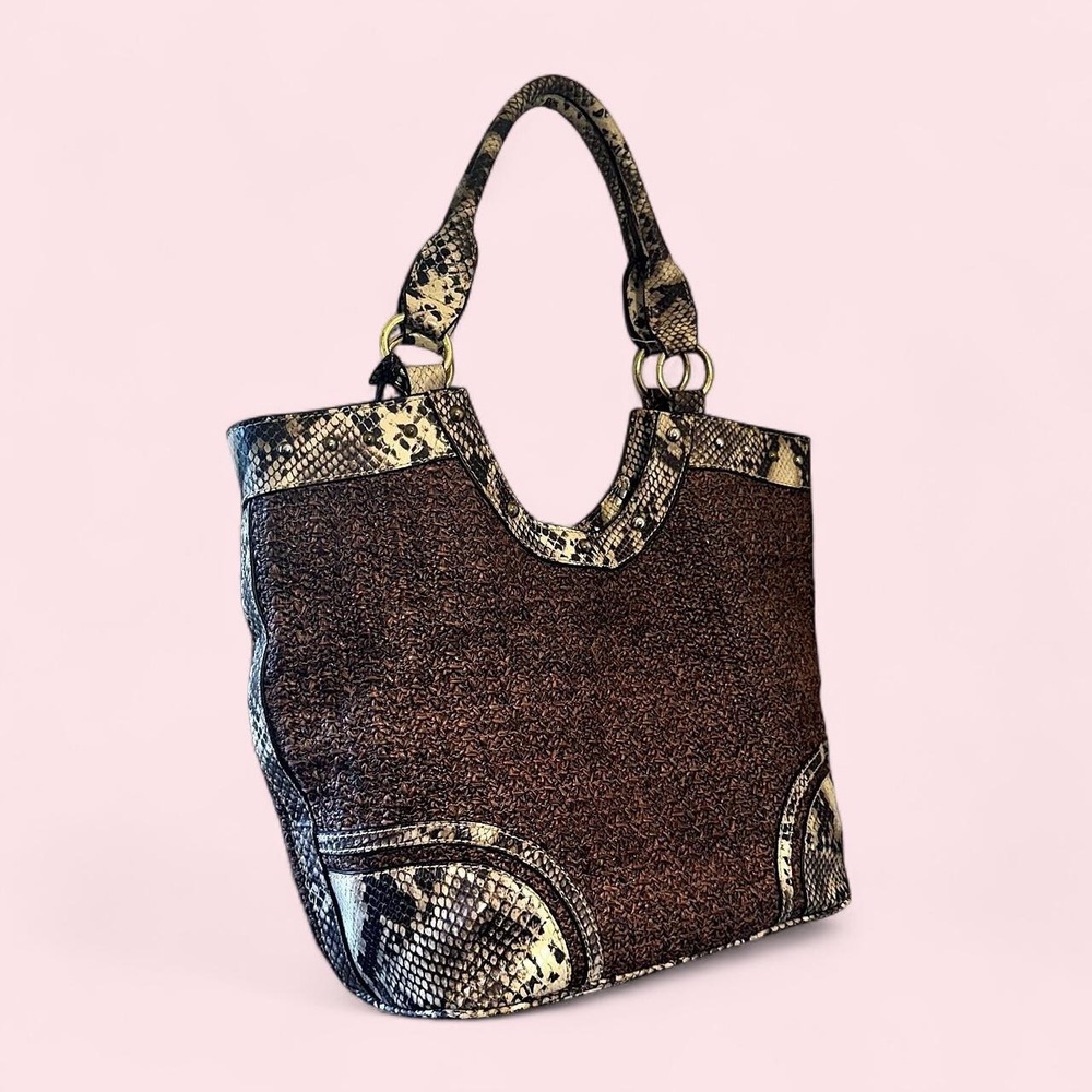 🤎 Naturalizer snake print tote bag with‎ gold-tone hardware.